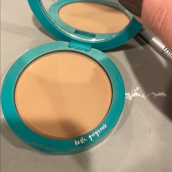 Makeup bundle - Picture 2 of 6